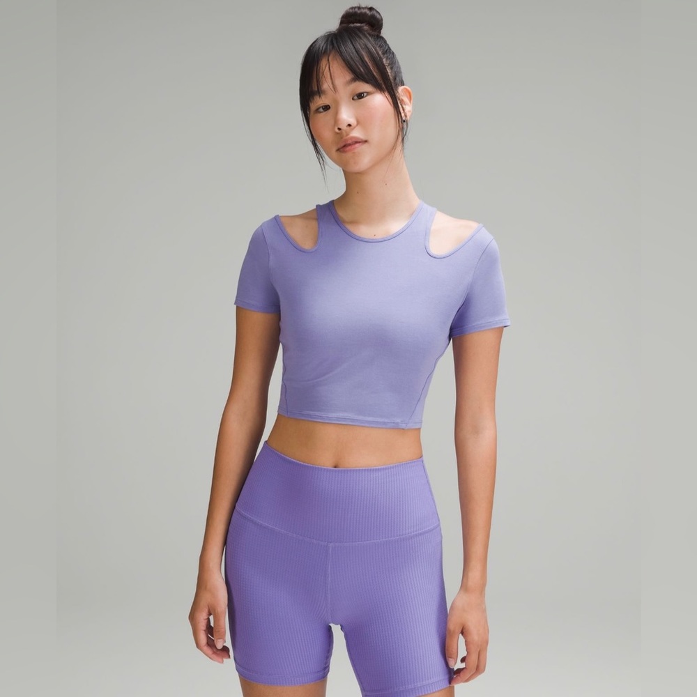 NWT Lululemon shoulder Cut Out Yoga T-shirt lavender size 6